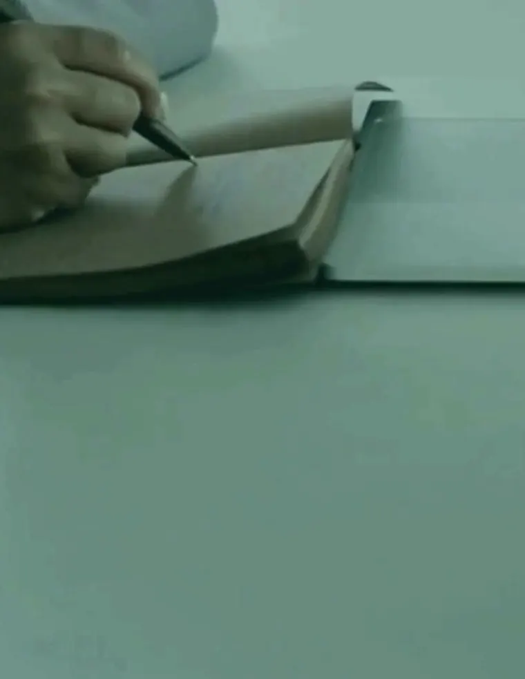 Notebook and calculator used to plan an emergency fund in Canada